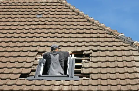 Pose de velux - Château-Guibert